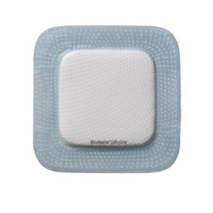 Medicazione biatain in schiuma di poliuretano con bordo adesivo in silicone 10x20 cm 5 pezzi